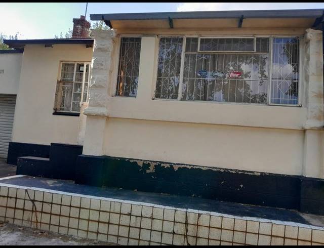 3 BEDROOM HOUSE FOR SALE IN BEZUIDENHOUT VALLEY